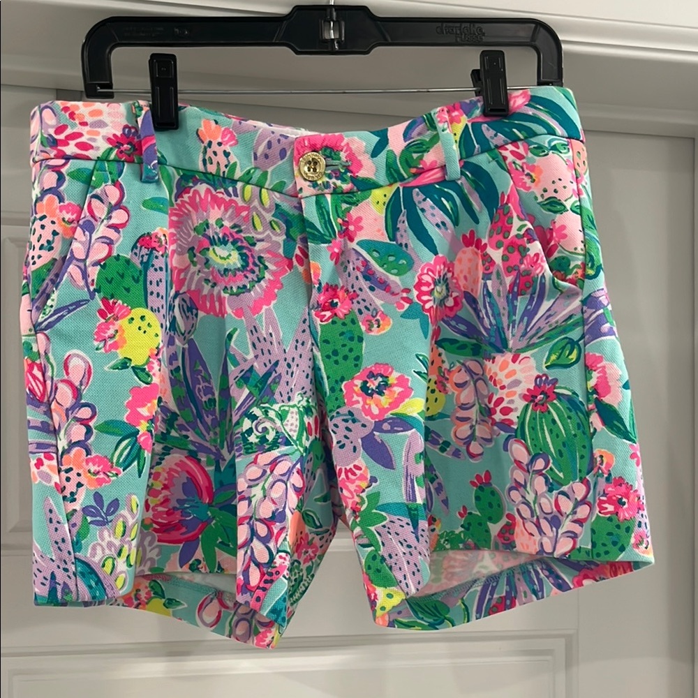 Floral Women's Shorts Lilly Pulitzer. Excellent condition. Size 6